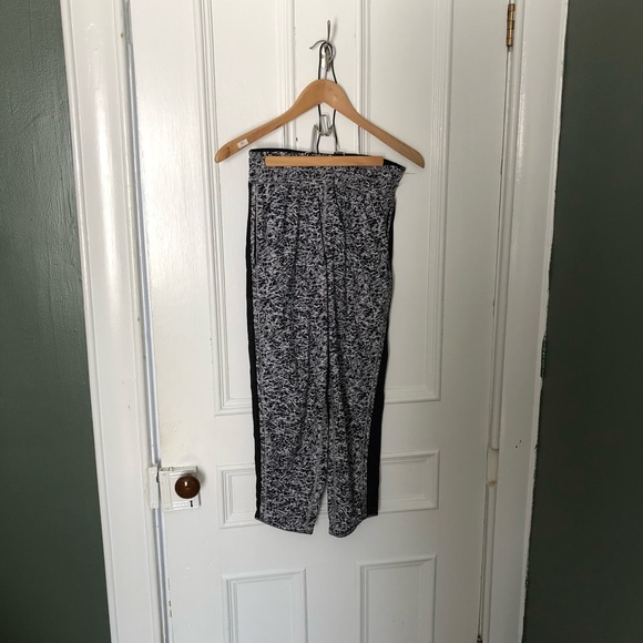 Lululemon 7/8 pants - Picture 3 of 7